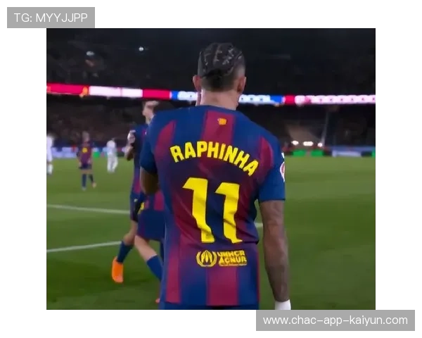 皇马持续领跑西甲，巴萨紧随其后，冠军争夺白热化，皇马完胜巴萨